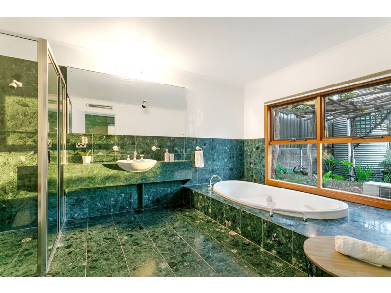 18 Main Road, Willunga SA 5172