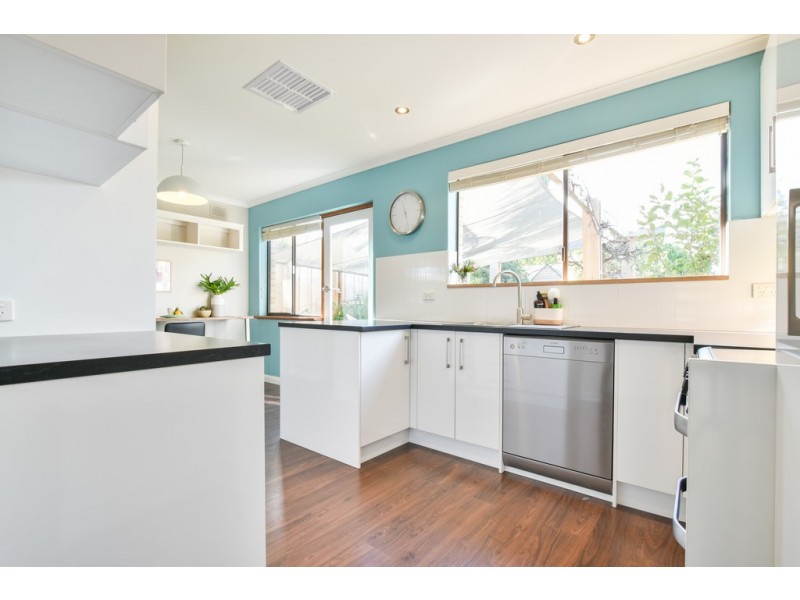 42 Suzanne Avenue, Morphett Vale SA 5162