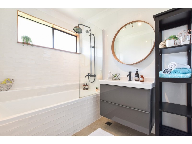 42 Suzanne Avenue, Morphett Vale SA 5162