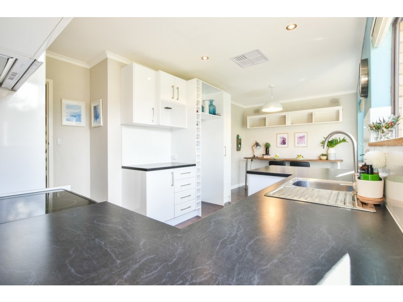 42 Suzanne Avenue, Morphett Vale SA 5162