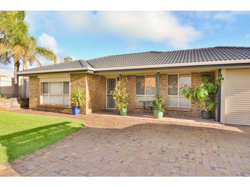2 Mawson Circuit, Woodcroft SA 5162