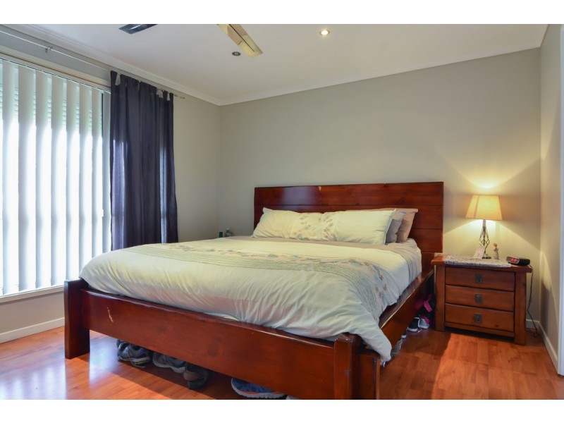 2 Mawson Circuit, Woodcroft SA 5162