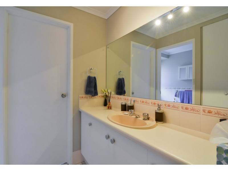 2 Mawson Circuit, Woodcroft SA 5162