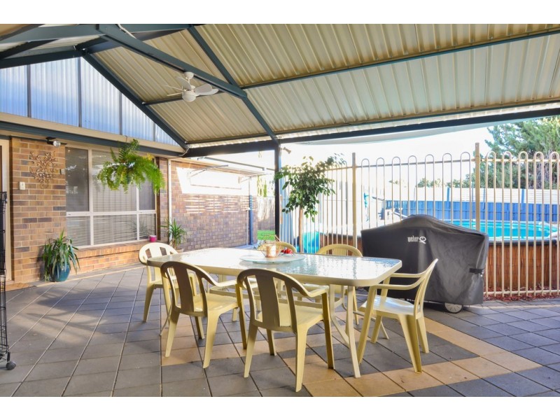 2 Mawson Circuit, Woodcroft SA 5162