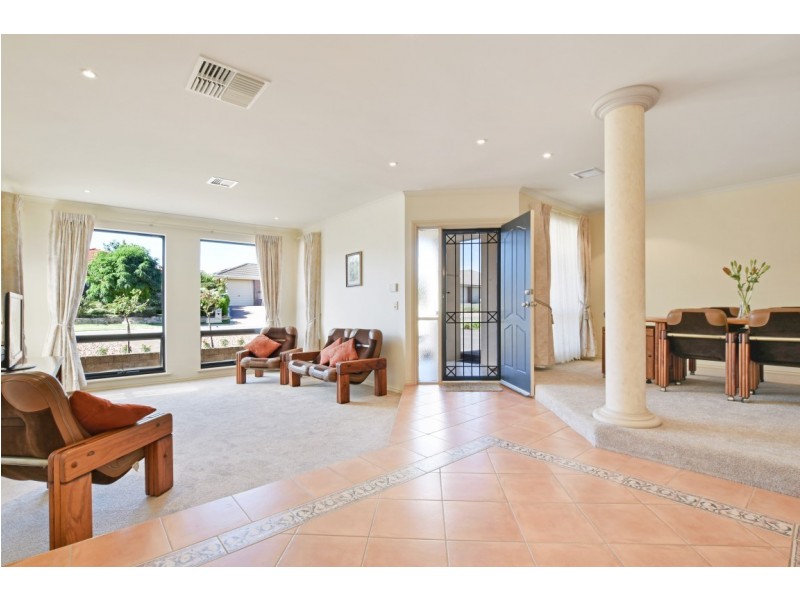 4 Dorrien Avenue, Woodcroft SA 5162