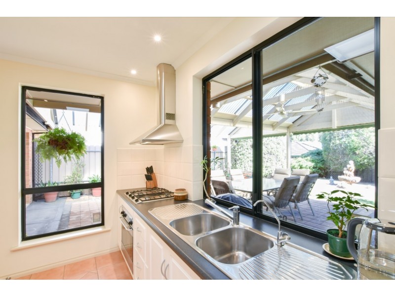 4 Dorrien Avenue, Woodcroft SA 5162