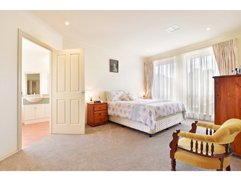 4 Dorrien Avenue, Woodcroft SA 5162