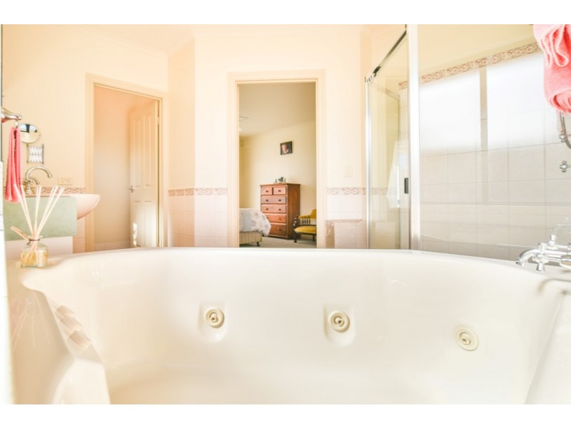 4 Dorrien Avenue, Woodcroft SA 5162