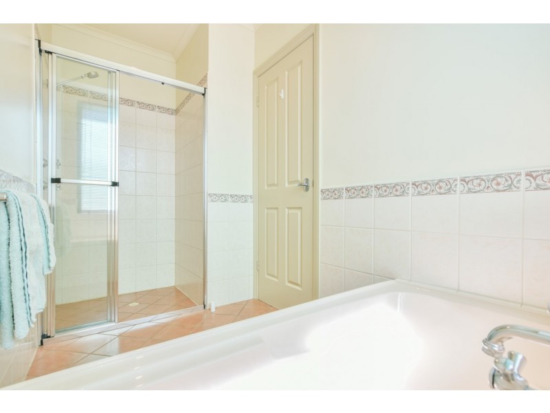 4 Dorrien Avenue, Woodcroft SA 5162