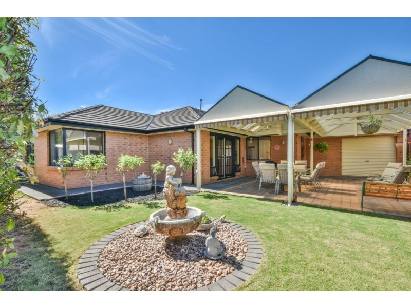 4 Dorrien Avenue, Woodcroft SA 5162
