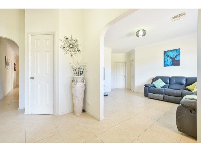 17 Meadow Bank Way, Aldinga Beach SA 5173