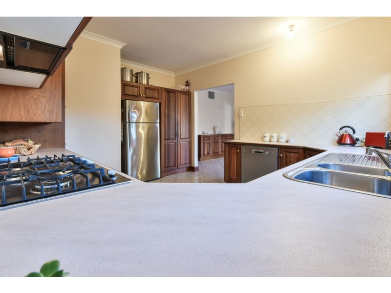 27 Dover Court, Dover Gardens SA 5048