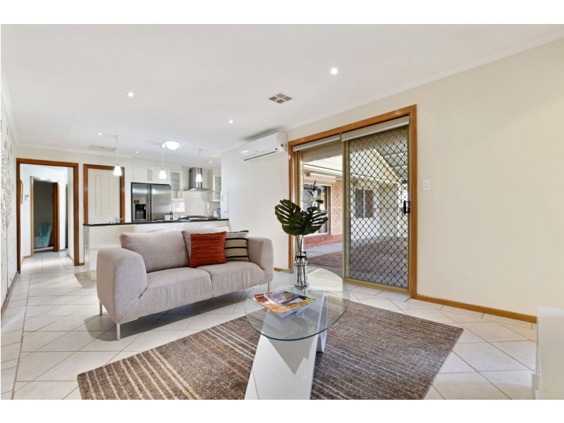 9 Mustang Crescent, Woodcroft SA 5162