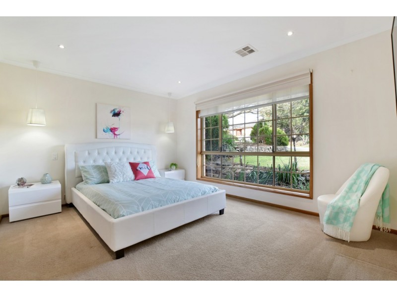 9 Mustang Crescent, Woodcroft SA 5162
