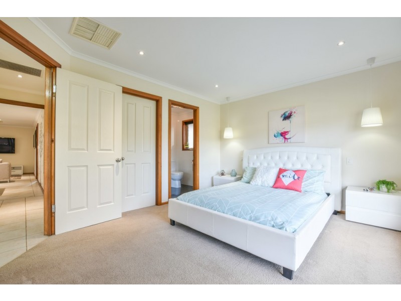 9 Mustang Crescent, Woodcroft SA 5162