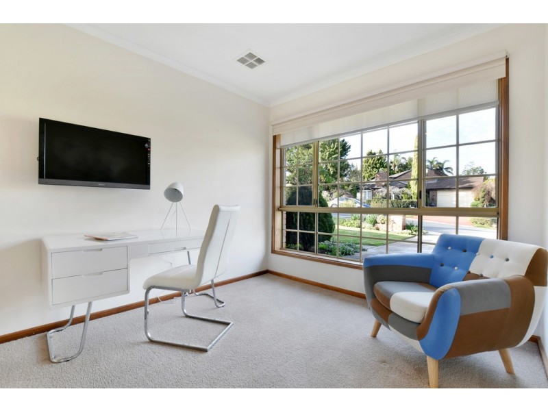 9 Mustang Crescent, Woodcroft SA 5162