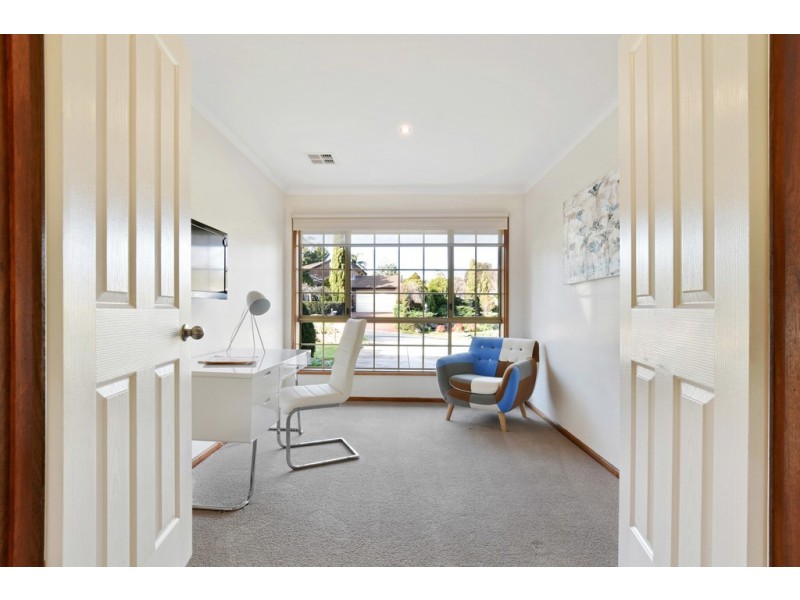 9 Mustang Crescent, Woodcroft SA 5162