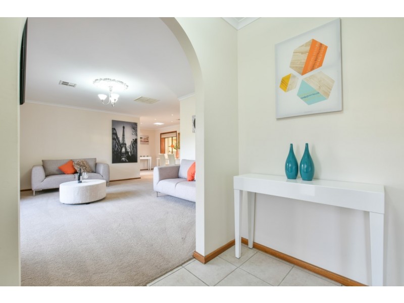 9 Mustang Crescent, Woodcroft SA 5162