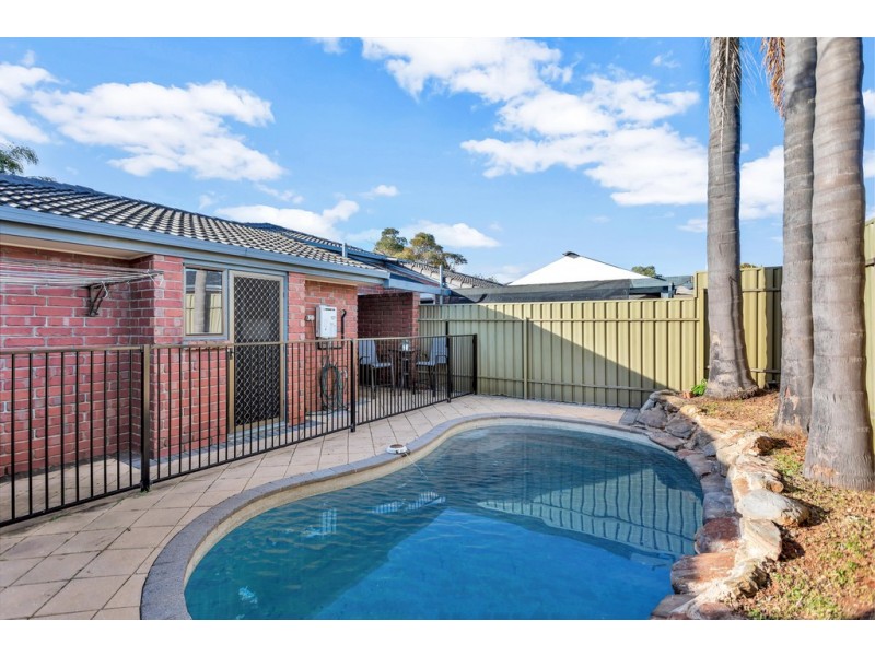 11 Coonawarra Close, Woodcroft SA 5162