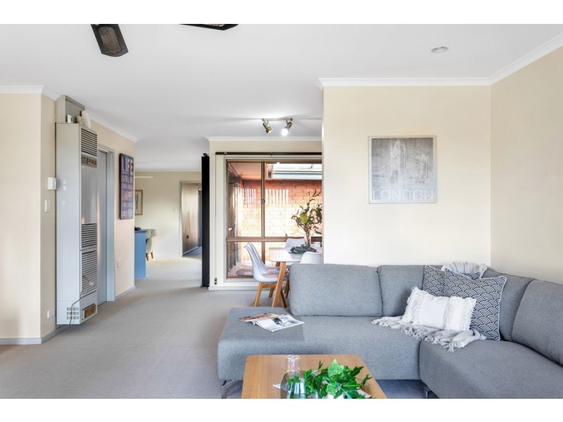 11 Coonawarra Close, Woodcroft SA 5162