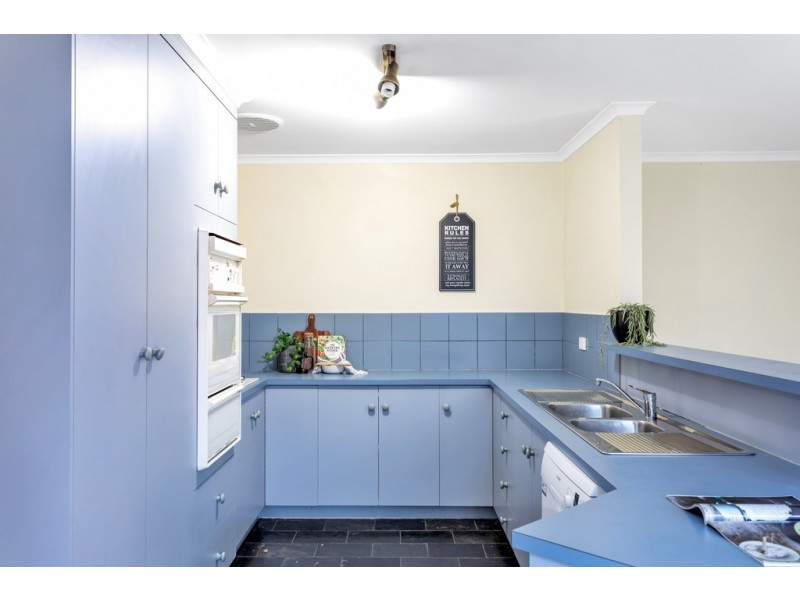11 Coonawarra Close, Woodcroft SA 5162