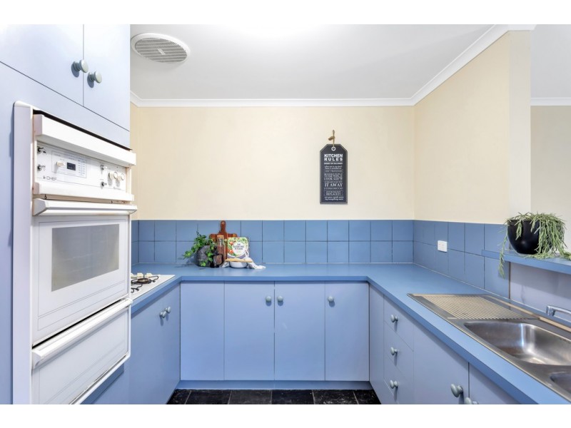 11 Coonawarra Close, Woodcroft SA 5162