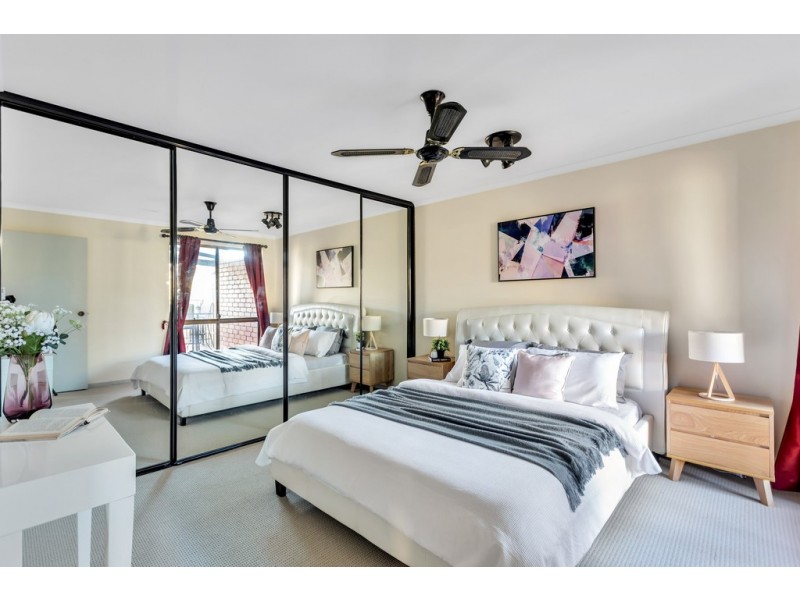 11 Coonawarra Close, Woodcroft SA 5162