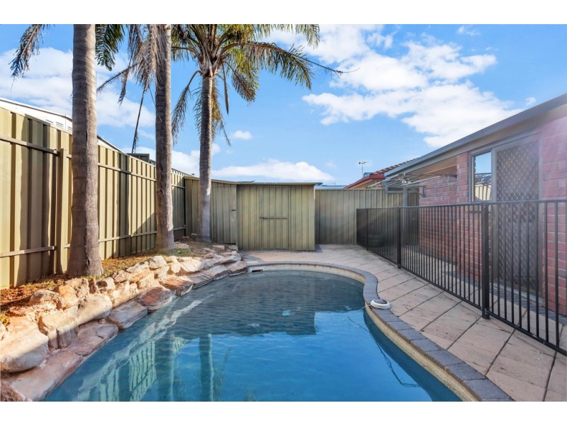 11 Coonawarra Close, Woodcroft SA 5162
