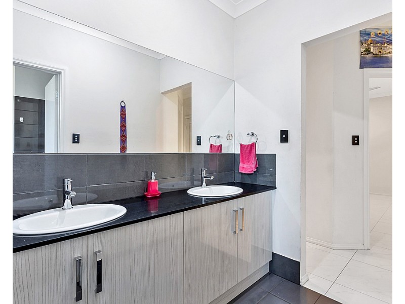 8 Moore Road, Reynella SA 5161