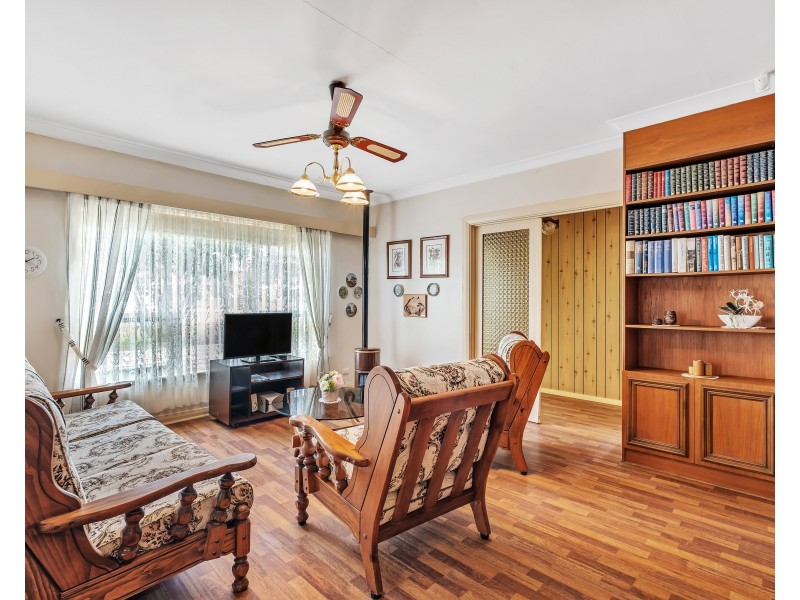 9 Graham Ave, Hackham SA 5163