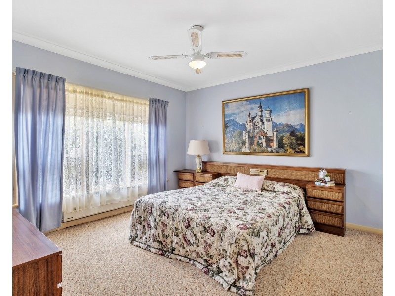 9 Graham Ave, Hackham SA 5163