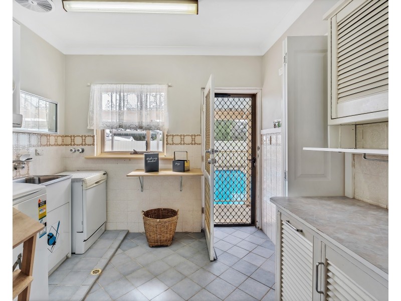 9 Graham Ave, Hackham SA 5163