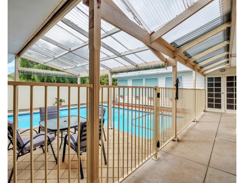 9 Graham Ave, Hackham SA 5163
