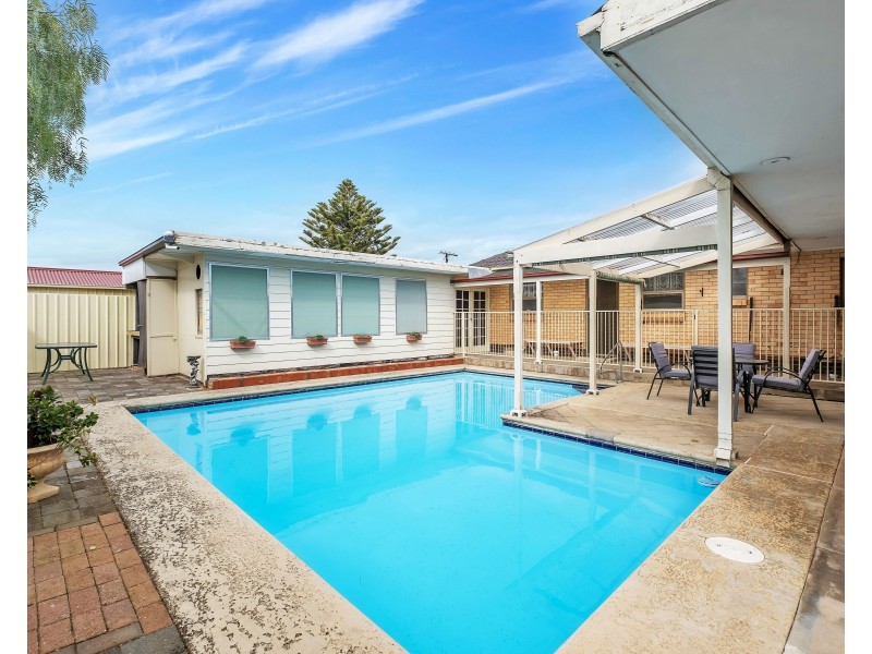 9 Graham Ave, Hackham SA 5163