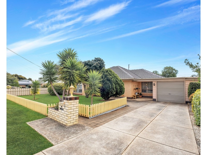 9 Graham Ave, Hackham SA 5163