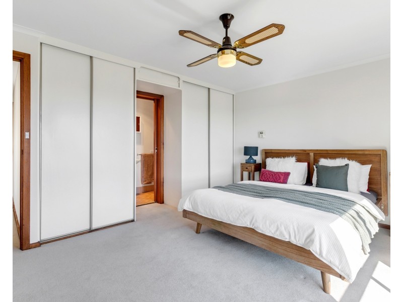 18 Darwendale Street, Huntfield Heights SA 5163