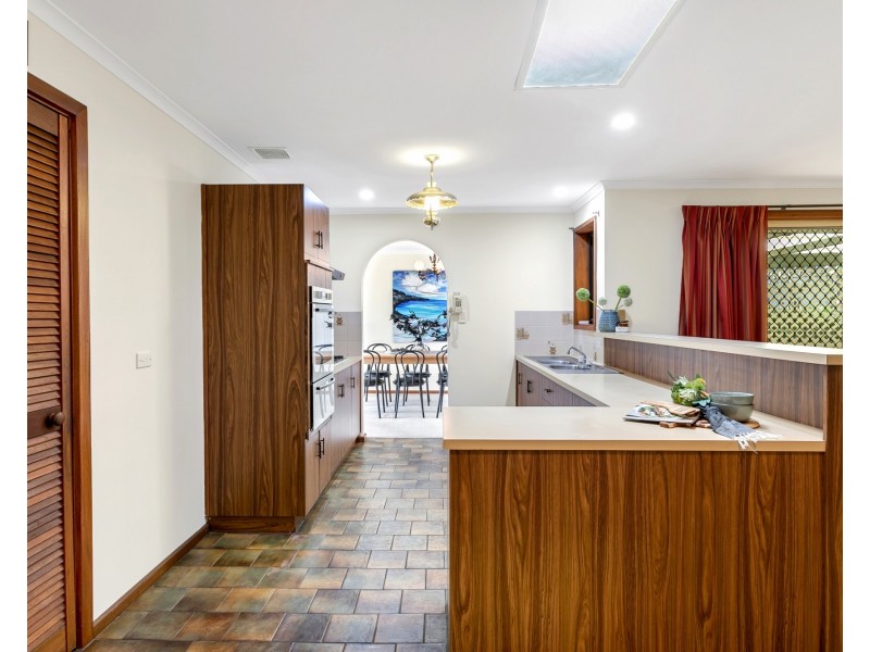 18 Darwendale Street, Huntfield Heights SA 5163