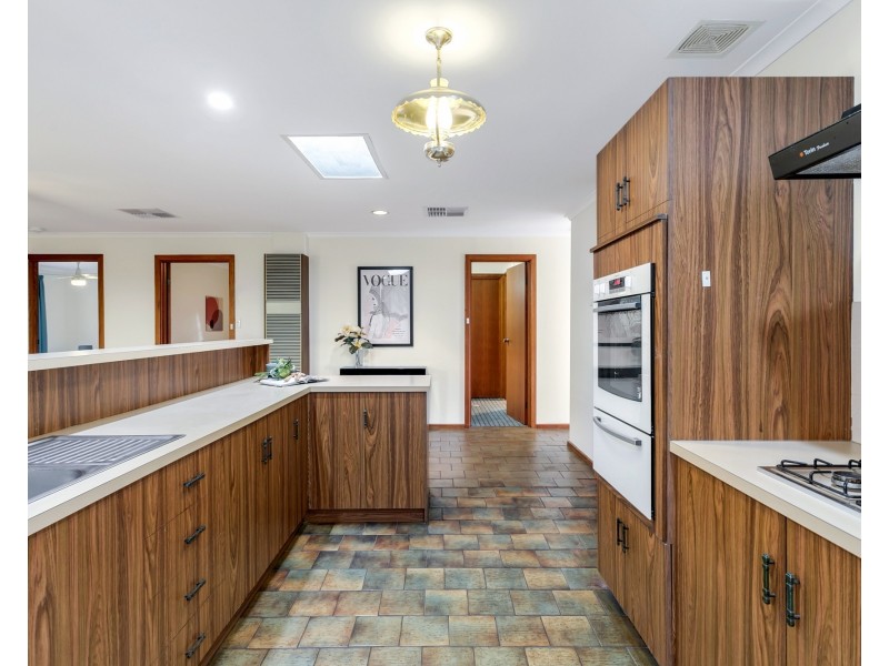 18 Darwendale Street, Huntfield Heights SA 5163