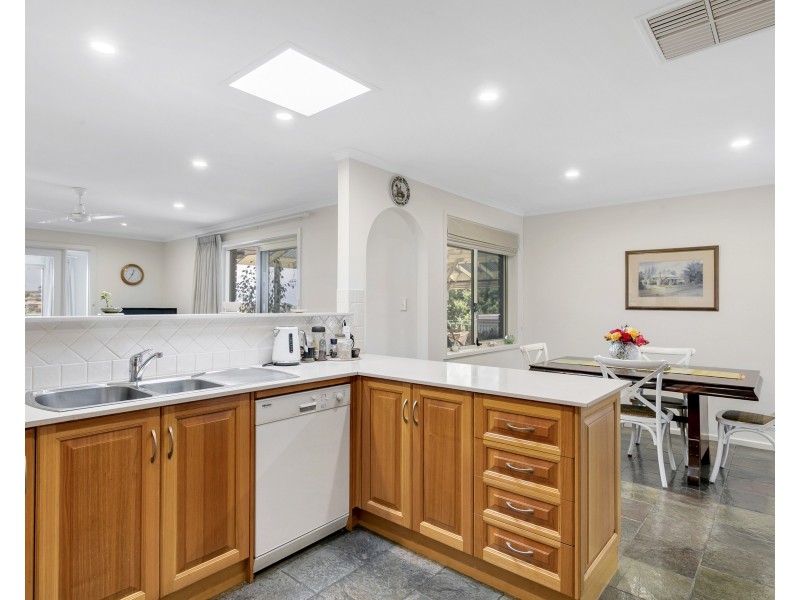 205 Perry Barr Road, Hallett Cove SA 5158