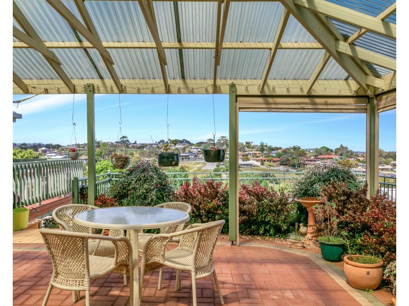 205 Perry Barr Road, Hallett Cove SA 5158