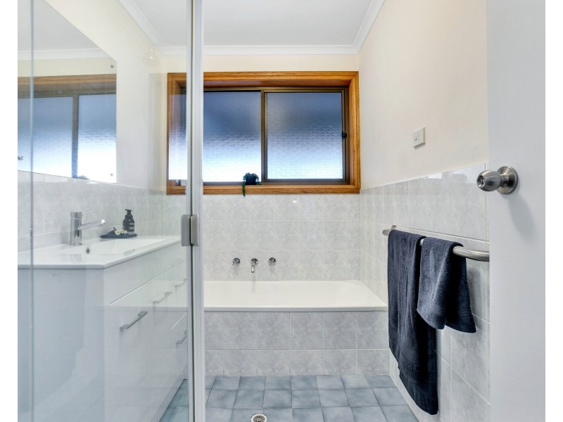 26 Lancing Court, Huntfield Heights SA 5163