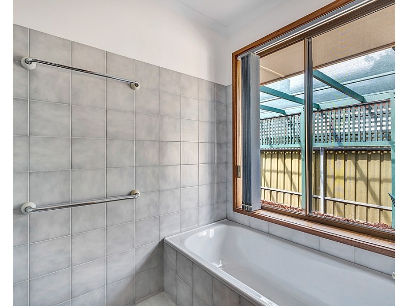 1 Rolls Court, Happy Valley SA 5159