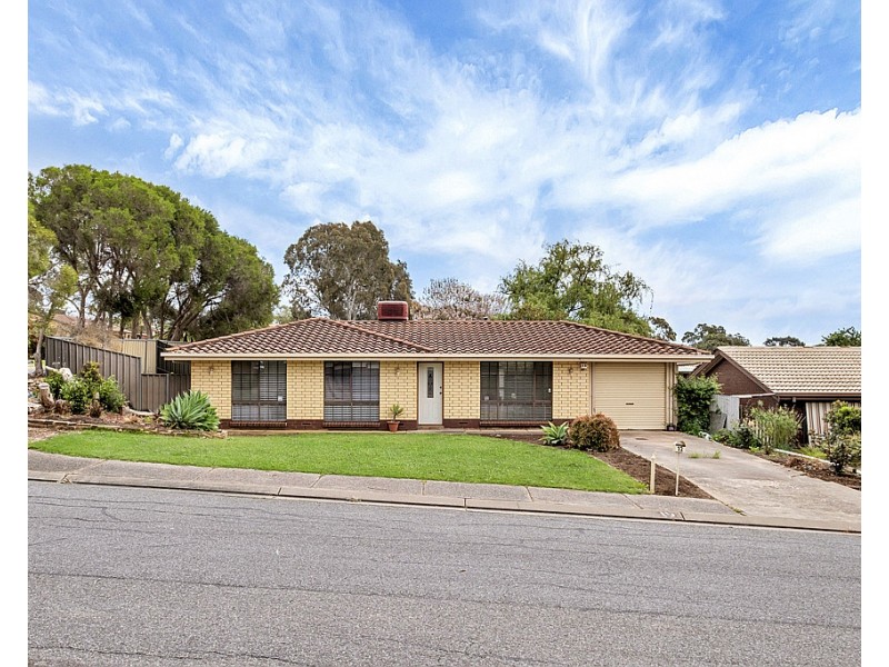 12 Kuantan Drive, Aberfoyle Park SA 5159