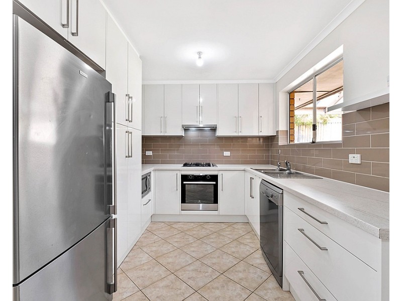 12 Kuantan Drive, Aberfoyle Park SA 5159