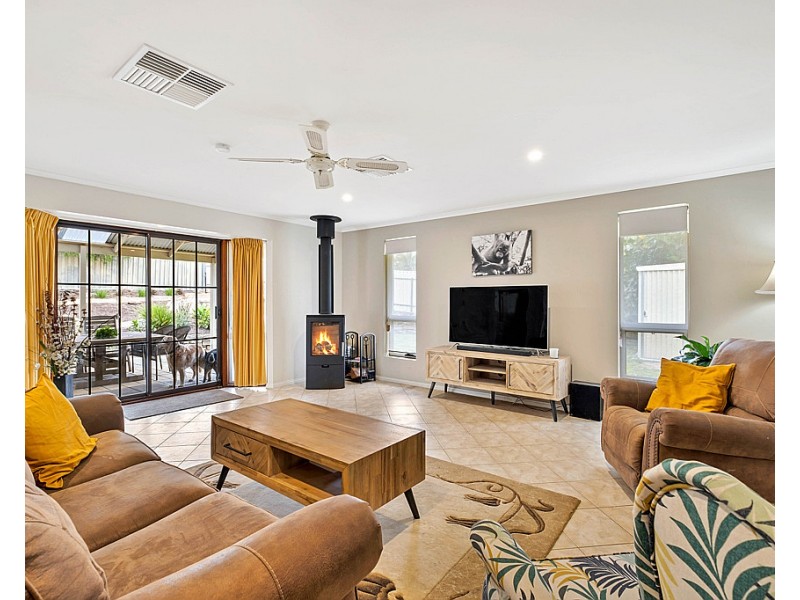 12 Kuantan Drive, Aberfoyle Park SA 5159