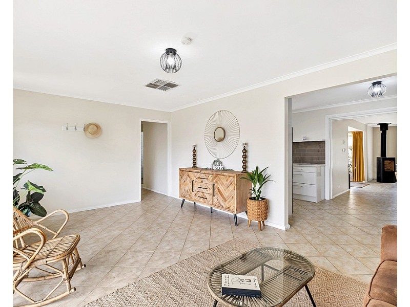 12 Kuantan Drive, Aberfoyle Park SA 5159