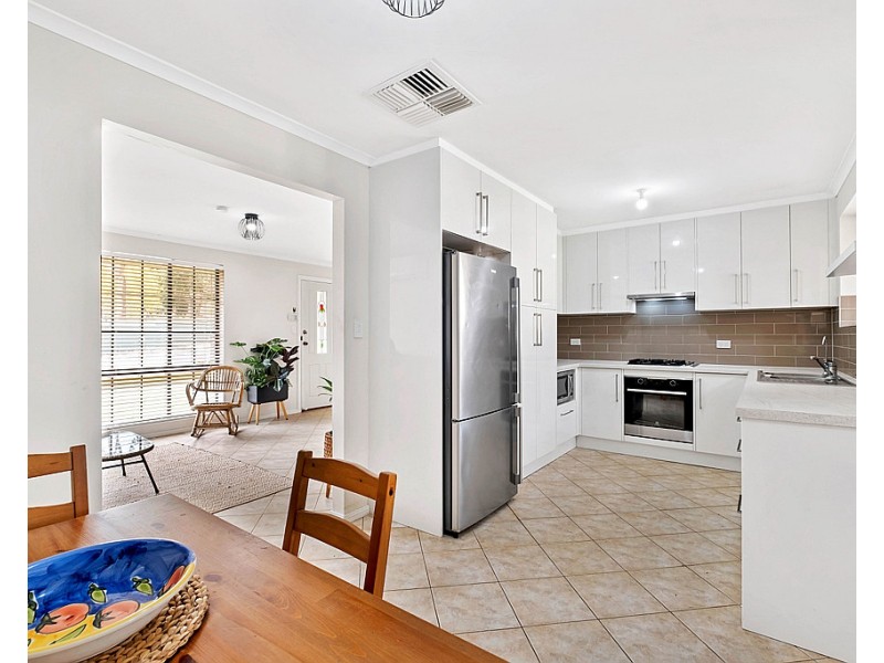 12 Kuantan Drive, Aberfoyle Park SA 5159