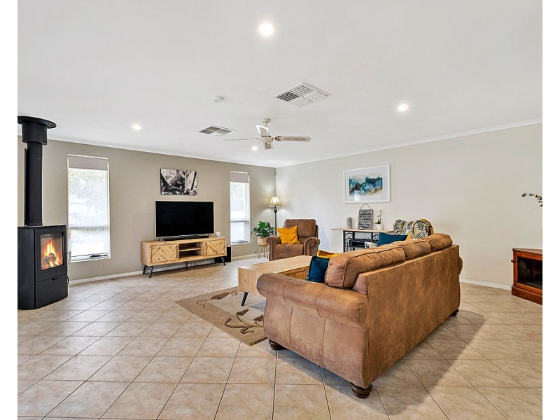 12 Kuantan Drive, Aberfoyle Park SA 5159