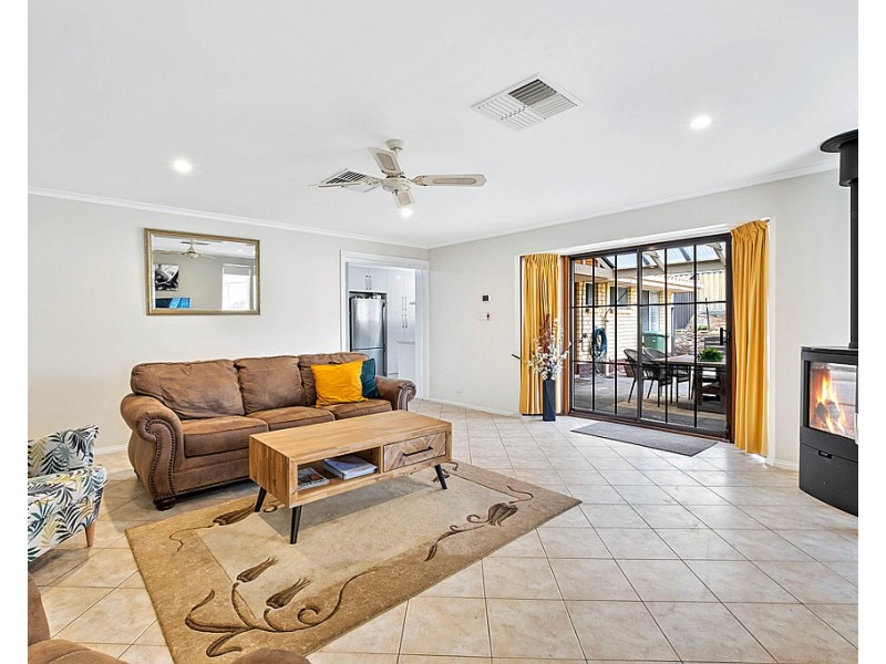 12 Kuantan Drive, Aberfoyle Park SA 5159