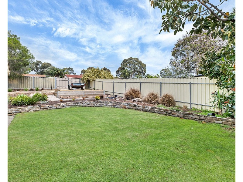 12 Kuantan Drive, Aberfoyle Park SA 5159